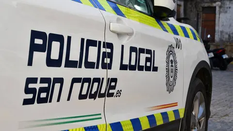 Veh&iacute;culo de la Polic&iacute;a Local durante una intervenci&oacute;n de seguridad ciudadana