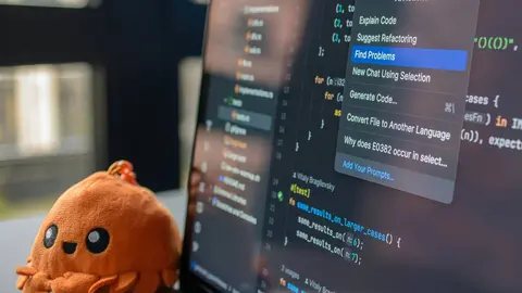 Un trabajador utiliza herramientas digitales e inteligencia artificial en un entorno profesional