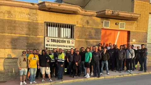 Trabajadores de Serveo Industria durante una de las jornadas de huelga en San Roque