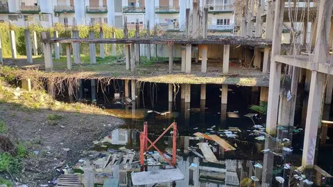 Estado actual de uno de los solares abandonados denunciados por los vecinos de Salesianos