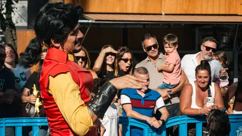 La Plaza Alta se llena de familias con el musical de &ldquo;La Bella y la Bestia&rdquo; en la Feria de los Parques Naturales_08_FOTO FJ BEN&Iacute;TEZ