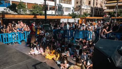 La Plaza Alta se llena de familias con el musical de &ldquo;La Bella y la Bestia&rdquo; en la Feria de los Parques Naturales_09_FOTO FJ BEN&Iacute;TEZ