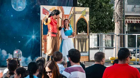 La Plaza Alta se llena de familias con el musical de &ldquo;La Bella y la Bestia&rdquo; en la Feria de los Parques Naturales_15_FOTO FJ BEN&Iacute;TEZ