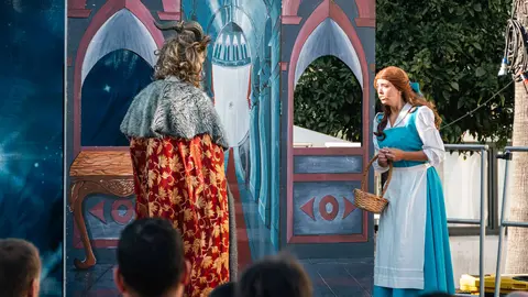 La Plaza Alta se llena de familias con el musical de &ldquo;La Bella y la Bestia&rdquo; en la Feria de los Parques Naturales_28_FOTO FJ BEN&Iacute;TEZ