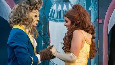 La Plaza Alta se llena de familias con el musical de &ldquo;La Bella y la Bestia&rdquo; en la Feria de los Parques Naturales_35_FOTO FJ BEN&Iacute;TEZ