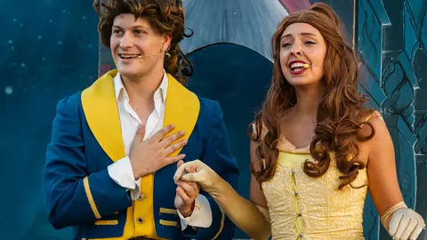 La Plaza Alta se llena de familias con el musical de &ldquo;La Bella y la Bestia&rdquo; en la Feria de los Parques Naturales_40_FOTO FJ BEN&Iacute;TEZ