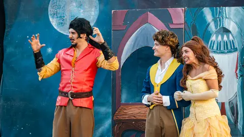 La Plaza Alta se llena de familias con el musical de &ldquo;La Bella y la Bestia&rdquo; en la Feria de los Parques Naturales_43_FOTO FJ BEN&Iacute;TEZ