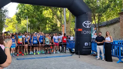 Participantes durante la salida de la I Carrera Solidaria Victoria Kent celebrada en Algeciras