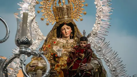 Santa Mar&iacute;a del Saladillo durante su traslado extraordinario a la Iglesia de La Palma para participar en el Corpus Christi - FOTO: FJ Ben&iacute;tez
