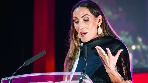 Mal&uacute; durante su emotivo preg&oacute;n en la gala de coronaci&oacute;n de la Feria Real de Algeciras 2026 - FOTO: FJ Ben&iacute;tez