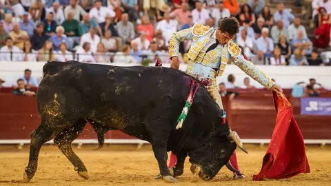 Uno de los momentos de la primera corrida de abono de la Feria Taurina de Algeciras 2026. Foto: Tauro Luj&aacute;n