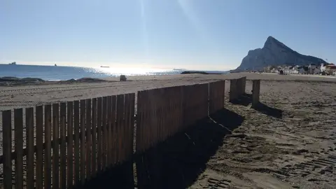 Tramo de la playa de Santa B&aacute;rbara que vuelve a quedar abierto al ba&ntilde;o tras el informe favorable de la Junta