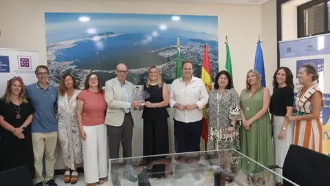Entrega del reconocimiento a Jes&uacute;s Verd&uacute; Baeza como Personaje Europeo del Mes en un acto celebrado por Europe Direct Campo de Gibraltar
