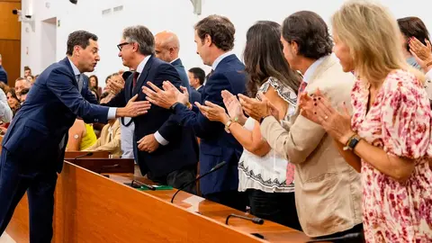 Juanma Moreno y Manuel Gavira sellan el acuerdo que permitir&aacute; un Gobierno de coalici&oacute;n entre PP y Vox en Andaluc&iacute;a