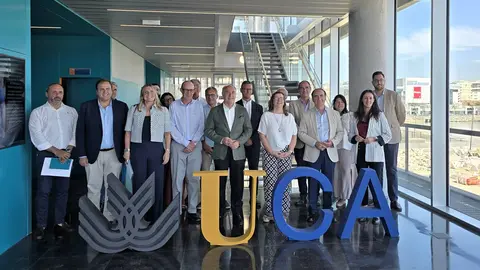 Representantes de las instituciones participantes durante la reuni&oacute;n de la Comisi&oacute;n Puerto-Ciudad celebrada en el edificio UCA-SEA