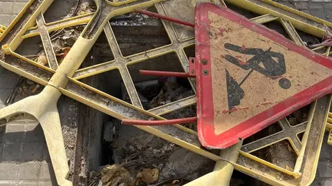 Estado de varios puntos de la avenida Agust&iacute;n B&aacute;lsamo durante la visita realizada por representantes de la formaci&oacute;n