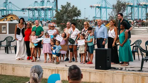 Participantes en la celebraci&oacute;n del D&iacute;a de los Abuelos organizada en el Parque del Lago Mar&iacute;timo - FOTO: FJ Ben&iacute;tez