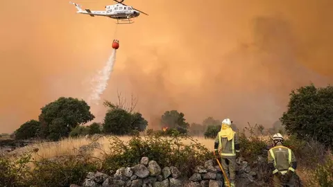 El humo y las llamas mantienen en alerta a varias comunidades aut&oacute;nomas durante una de las mayores emergencias forestales del a&ntilde;o