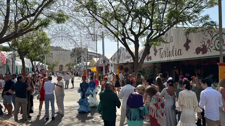 Ambiente del Recinto Ferial de Algeciras en el Domingo por Sevillanas