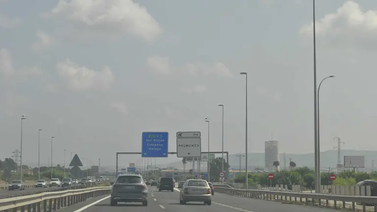Retenciones en la A-7 tras el vuelco de un cami&oacute;n a la altura del kil&oacute;metro 1114, en sentido San Roque