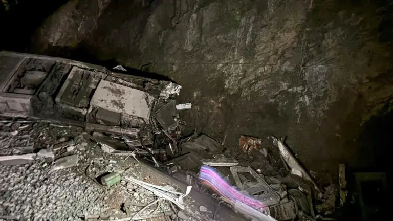 Imagen de los trenes implicados en el accidente ferroviario ocurrido en Adamuz tras la colisi&oacute;n.