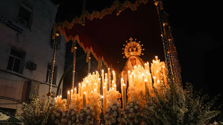 Jueves Santo en Algeciras- Tres Ca&iacute;das y Nazareno, fe y multitud en la calle_100