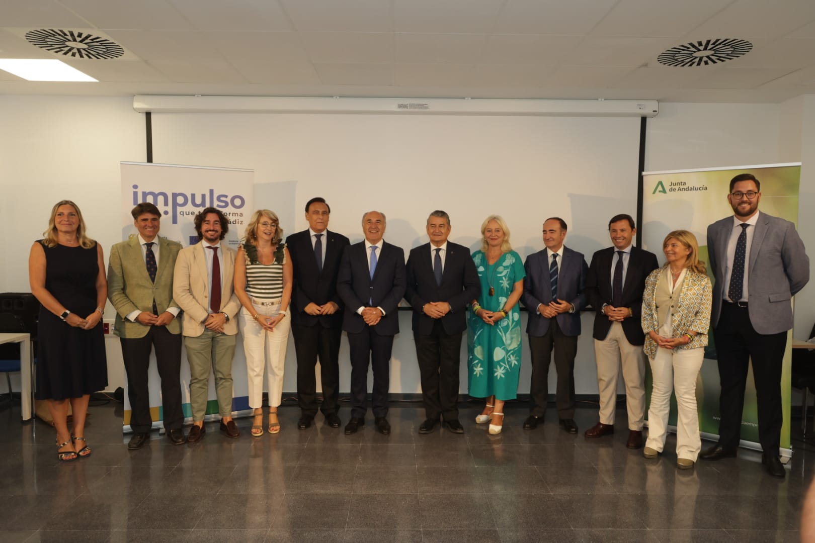 Autoridades presentes durante la inauguración del nuevo CADE de Algeciras.
