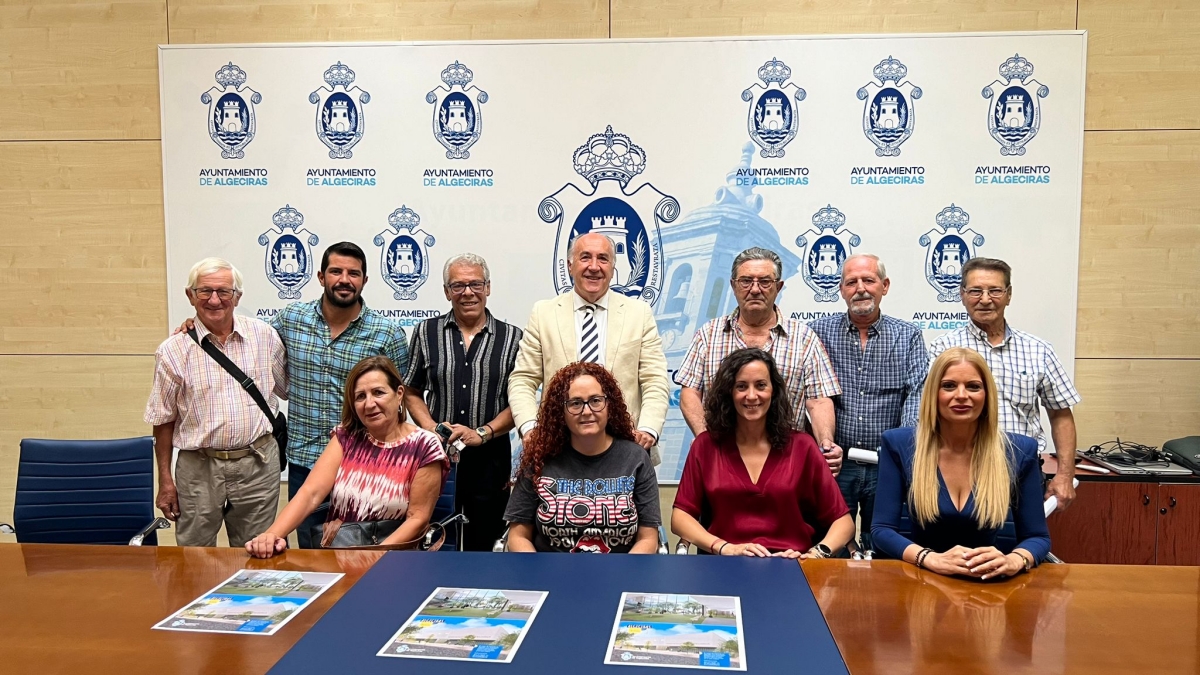Representantes vecinales han mantenido un encuentro con dirigentes municipales en el Ayuntamiento