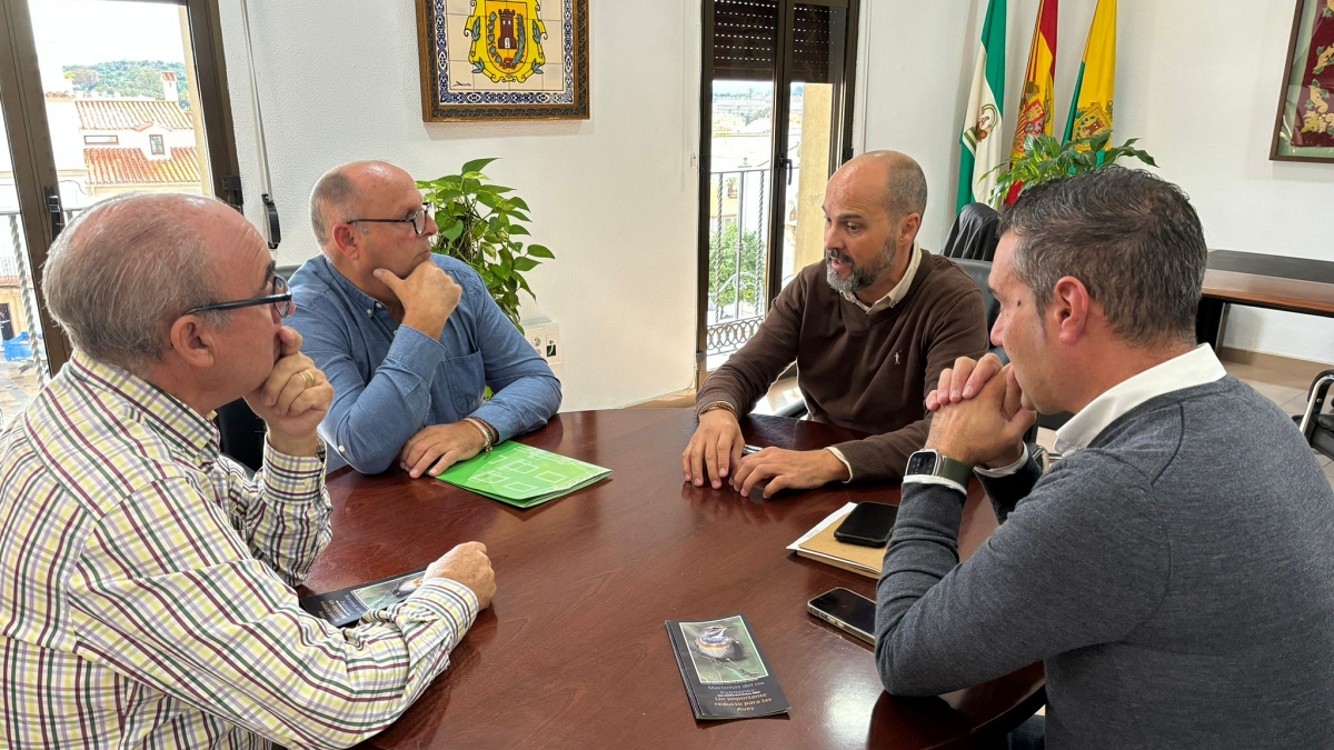 Los responsables municipales han conocido las inquietudes del colectivo palmoneño