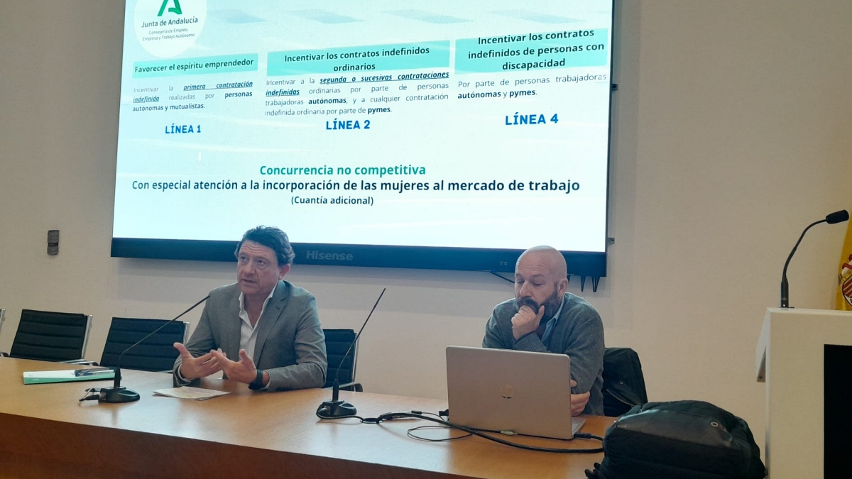 El delegado territorial de Empleo, Daniel Sánchez, ha presentado el plan en la Cámara de Comercio del Campo de Gibraltar 