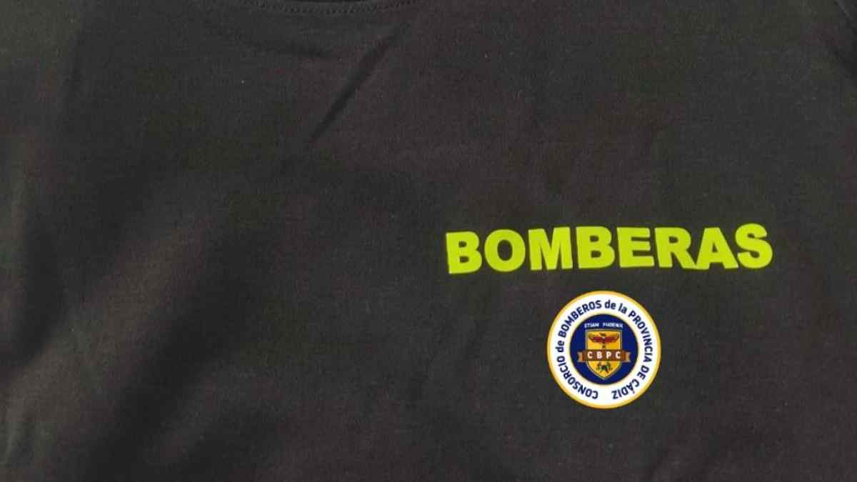 El uniforme de las bombera de Cádiz