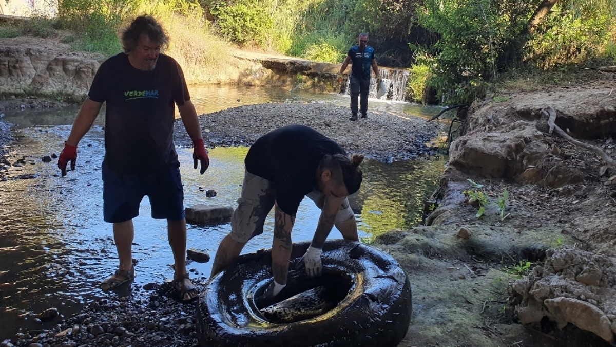 Limpieza llevada a cabo por voluntarios de Verdemar en el río Pícaro