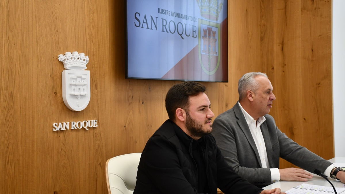 El concejal de Empleo, Fernando Vega (i), junto al alcalde, Juan Carlos Ruiz Boix