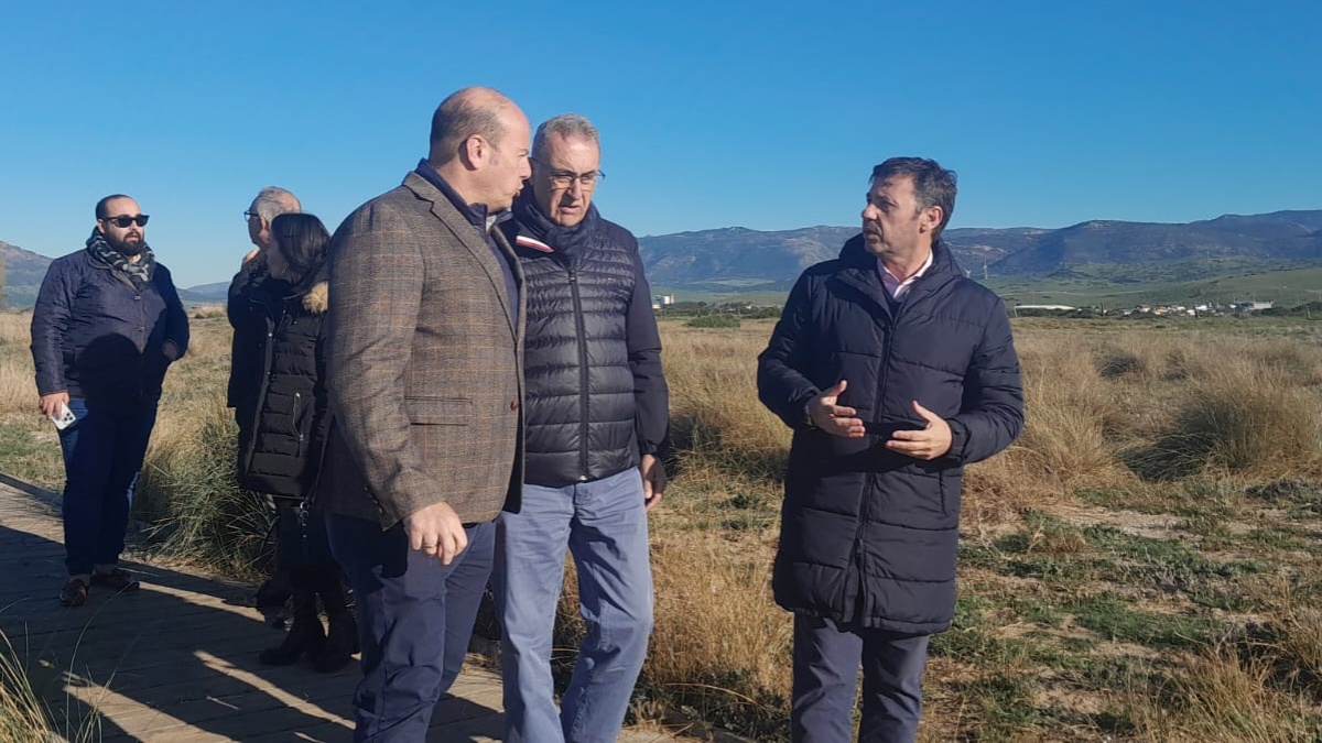 Curtido, Santos y Rodríguez Ros, durante la visita cursada al sendero