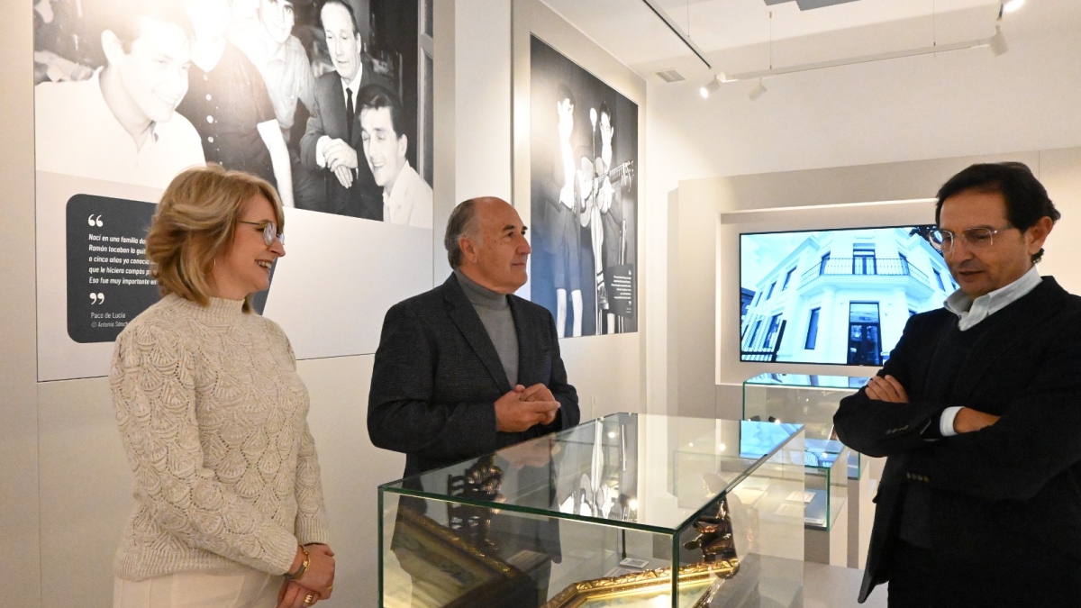Pintor (i), Landaluce y Lara, durante la visita cursada al museo