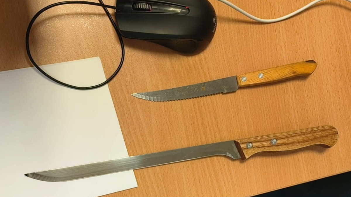 Cuchillos usados durante uno de los ataques