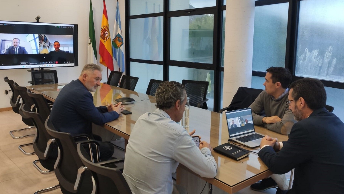 El alcalde, Juan Franco, con técnicos de Arcgisa y Aqualia