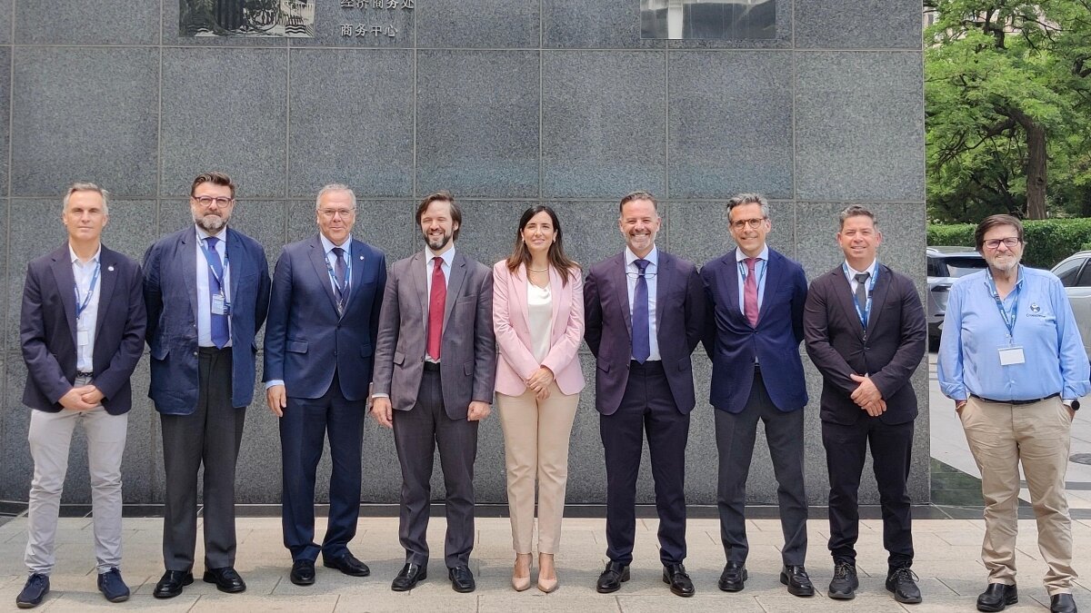 Representantes de empresas de la Bahía, en la Embajada Española