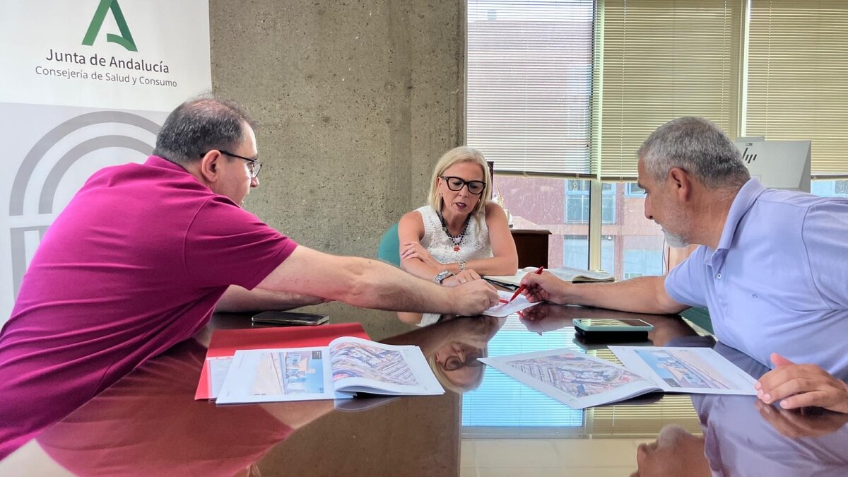 Pajares, con los responsables del Centro 