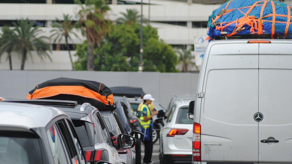 Algunos de los vehículos embarcados en las últimas horas en el puerto de Algeciras 