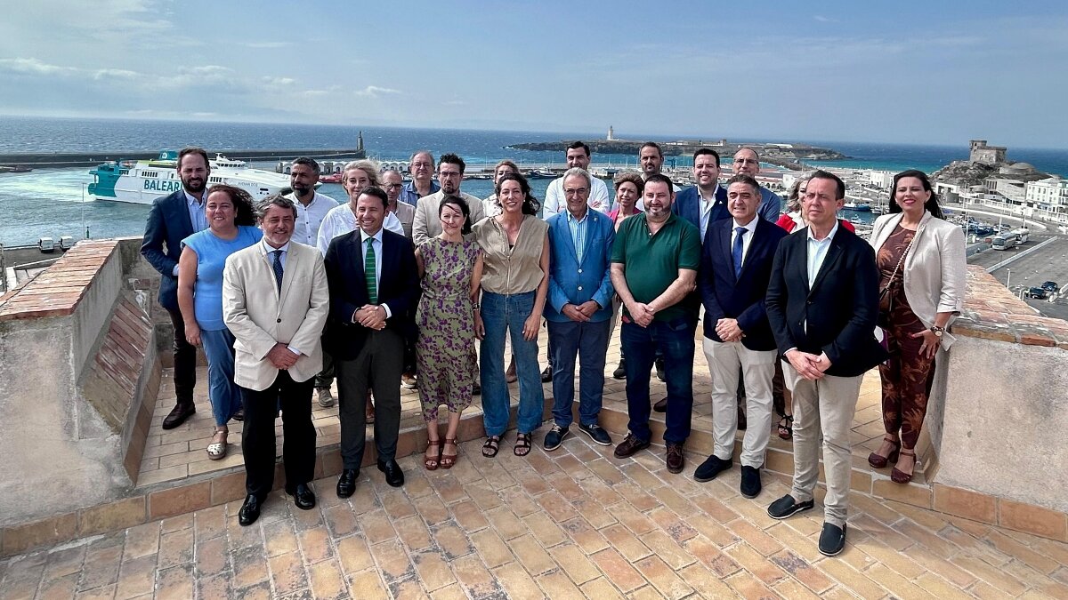 Representantes políticos participantes en el foro
