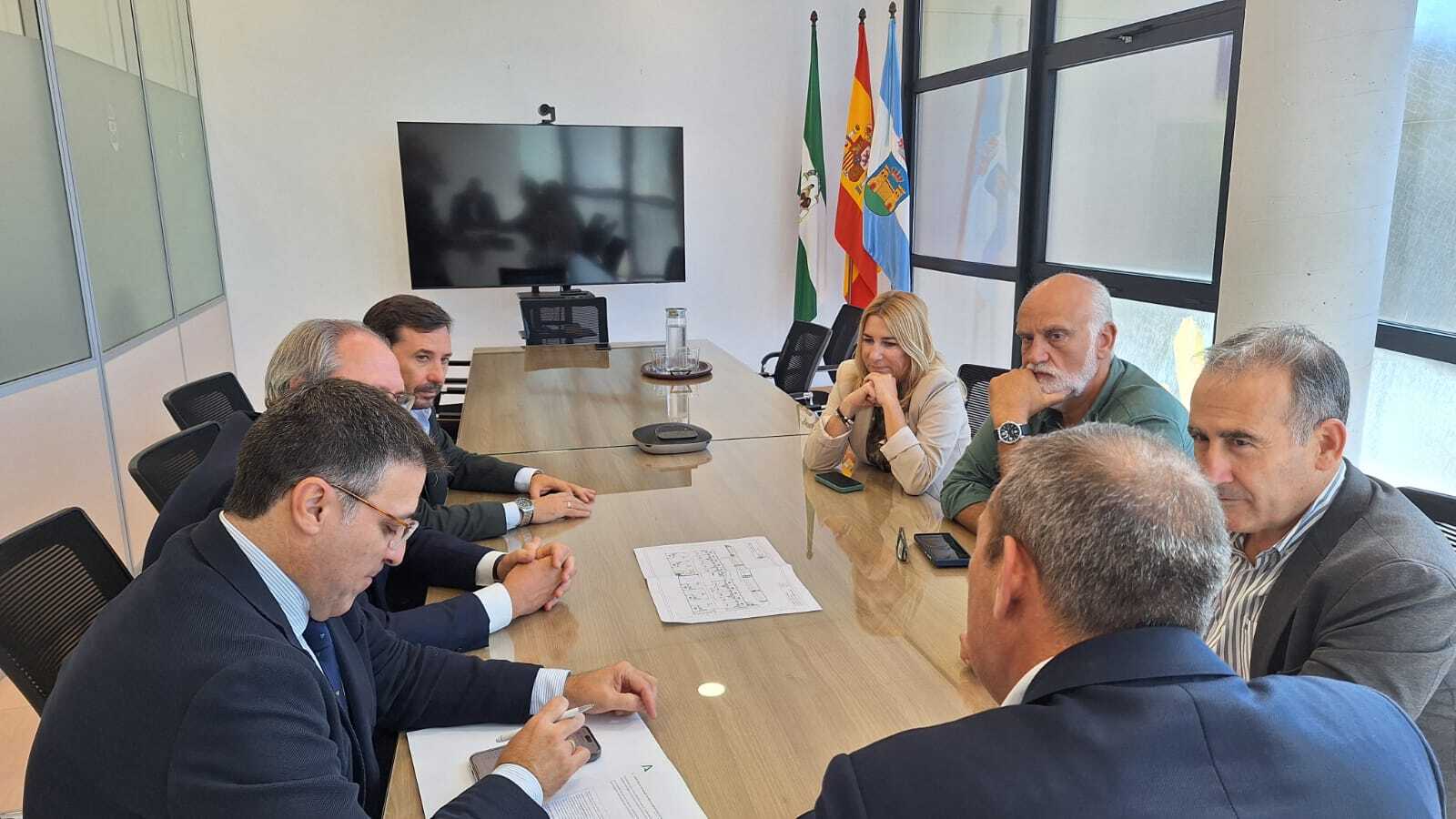 Reunión de responsables municipales y la Junta en el Ayuntamiento de La Línea