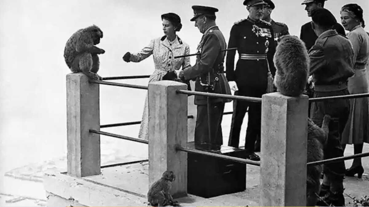 La Reina Isabel II en su visita a Gibraltar
