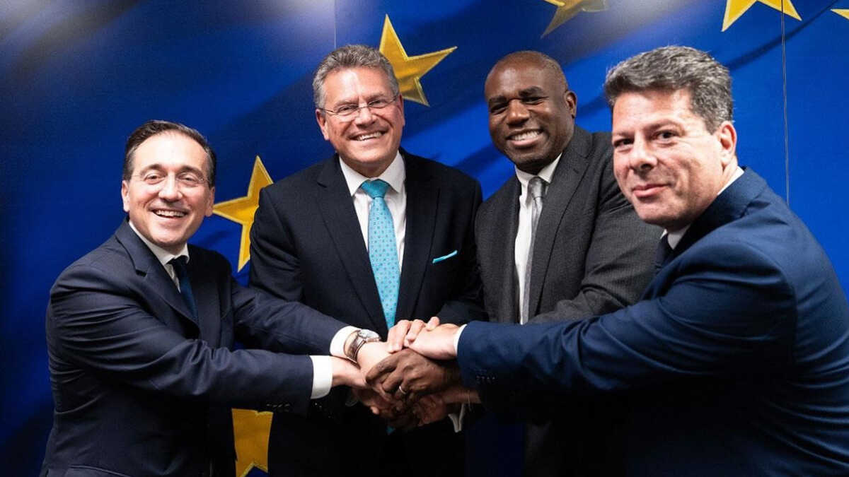 El ministro de Asuntos Exteriores, José Manuel Albares, el comisario Maros Sefcovic, el ministro británico David Lammy y el ministro principal gibraltareño Fabian Picardo